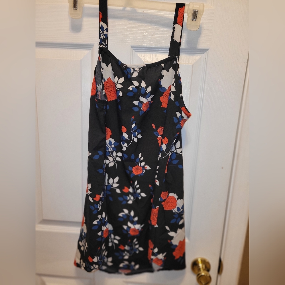 Floral print flowy tank top size Large